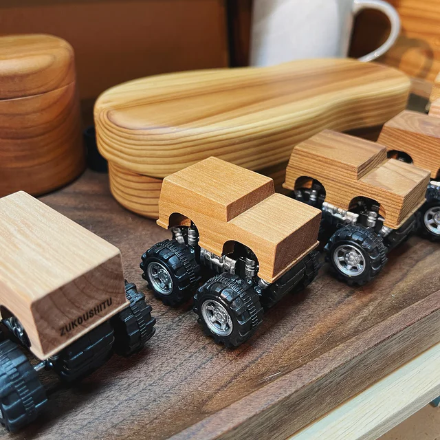 木のプルバックカー（チョロキュー）
#zukoushitu
#木のおもちゃ
#木の車
#木のミニカー
#木工
#木工アート
#woodworking
#木製玩具