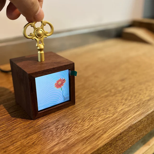 digital + crafts OEM Orgraphy 下部にスピーカーを内臓し、サウンドと写真で思い出を楽しむプロダクトの製作を承りました。誠にありがとうございます。
from @worthadded 
#zukoushitu
#木工
#デジタル木工
#オルゴール
#デジフォト
#写真立て
#フォトスタンド
#woodworking
#木工アート
#木工作品