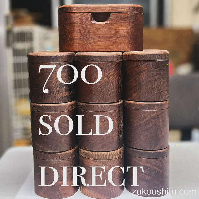 おかげさまで累計700個 
直販直卸のみで売上1500万円以上達成
SNS以外営業はせず品質が口コミで広がり
餌箱がひとりでに営業をしてくれて
ここまで来る事ができました
これからも最高の餌箱をあなたに
昔「本気で売るならもっと営業しないと、原価計算鉛筆舐め舐めしてる場合じゃないよ」と鼻で笑われた事もありました
良いモノはそれを見ただけで伝わる
余計な言葉は要らない
ただ愚直に作るのみ
結果が全て
時間はかかりましたが、私のやり方は間違っていなかったと自分を称えたいです
月に30個が限界ですが
求める方がいらっしゃる限り原価計算に即して明朗会計で正々堂々と愚直に作り続けます
ありがとうございます
室長
(鉛筆は小学校以来舐めてませんww)
#zukoushitu
#餌箱
#木の器
#木の
#木製
#木箱
#木工
#woodworking
#釣具
#fishingtools
#黒鯛餌箱
#黒鯛
#クロダイ
#チヌ釣り
#ヘチ釣り