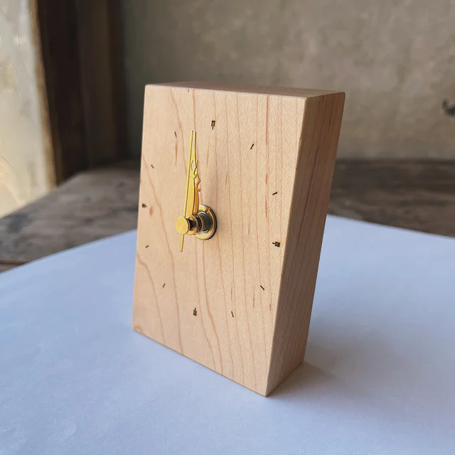 10度傾いたミニマルな木製の時計ハードメープル。磁石で壁に掛ける事もできます。
今回ふるさと納税にてご注文を承りました。
誠にありがとうございます。
#zukoushitu
#木製
#時計
#木の時計
#木製時計